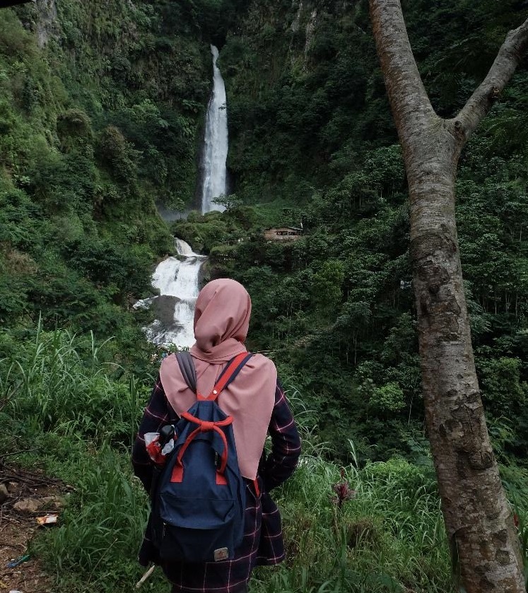 besama doi saat di air terjun