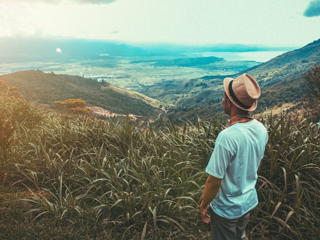 Pemandangan dari atas bukit gunung