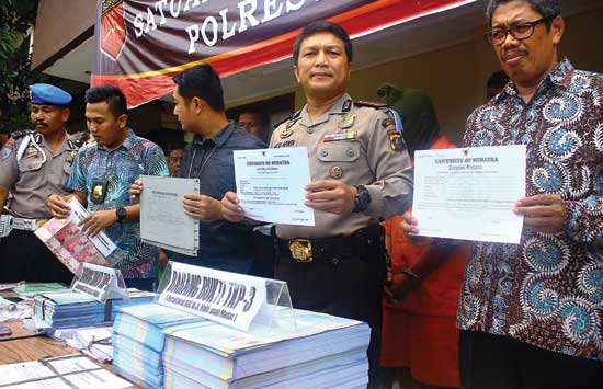 Resiko dan Bahaya Membeli Ijazah Online: Mengupas Tuntas Fenomena yang Merugikan